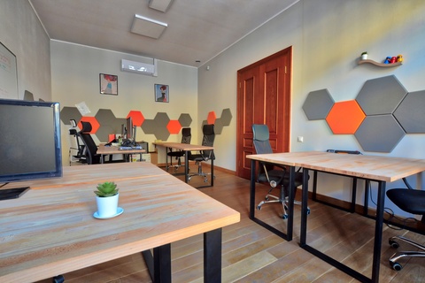 private room for 8 desks