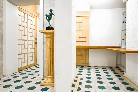 Foyer Alcove