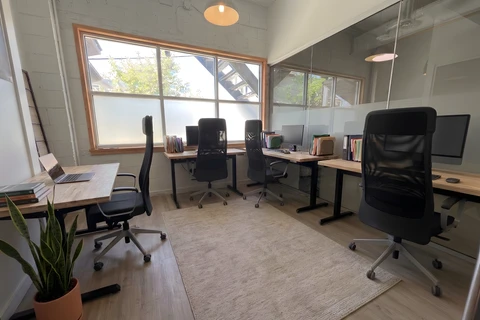 4-Person Private Office with Windows