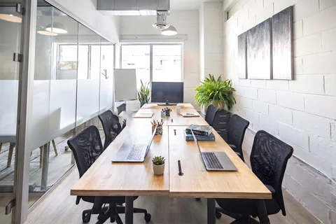 6-Person Private Office with Windows