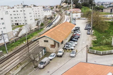 a building with cars parked on the side of the road