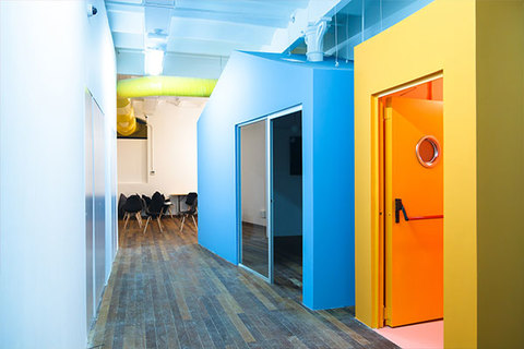 04 Hallway and Lounge