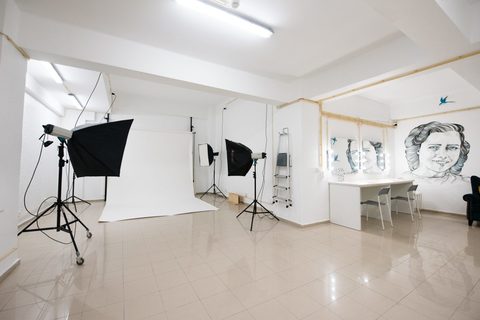 a room full of furniture