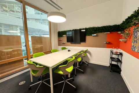 P.0.02 - Green Room