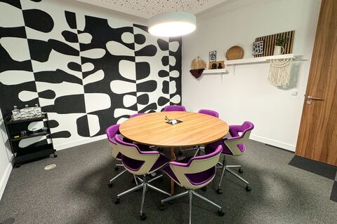 P.5.04 - Black Room