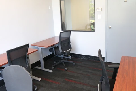 4 Desk CoWorking Space