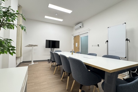 F10 Meeting Room 
