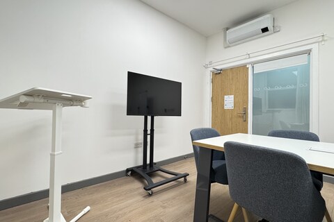 F10 Meeting Room 