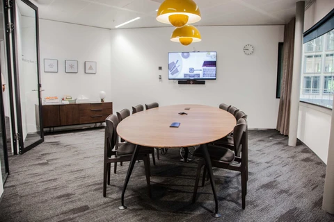 Meeting Room: 1.2 