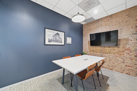 Dabney - Middle Floor, TV