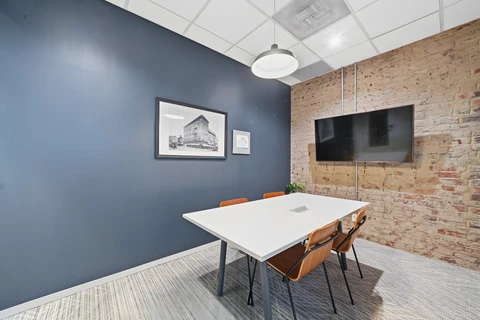 Dabney - Middle Floor, TV