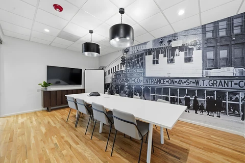 Grant - Top Floor, TV