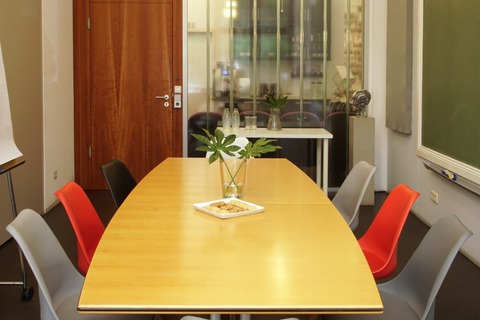 Think: A meeting room for concentrated attention