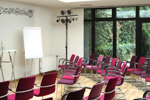 The Meeet Pavillon: Large training room, conference room, and workshop area with class