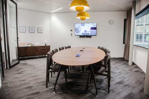 Meeting Room: 1.2 