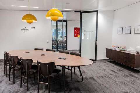 Meeting Room: 1.2 