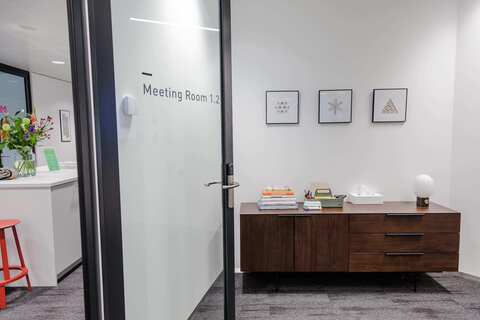 Meeting Room: 1.2 