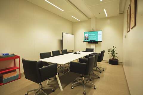 Meeting Room: 1.2 