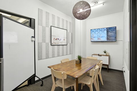 Wild Horses - 2nd Floor, TV