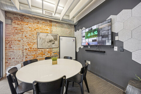 Alpaca - 1st Floor TV/AV