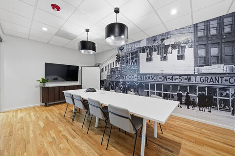 Grant - Top Floor, TV