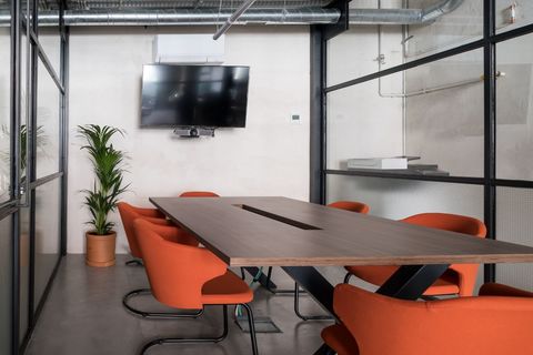 Meeting Room 2 (8ppl)