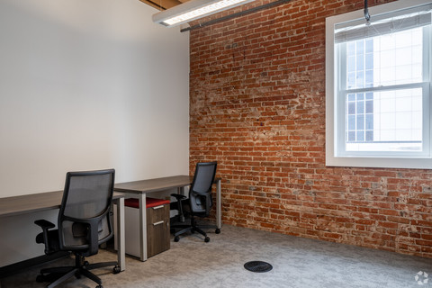 Broadway Meeting Room for 3 People