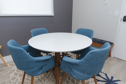 Conference Room (4 people) 