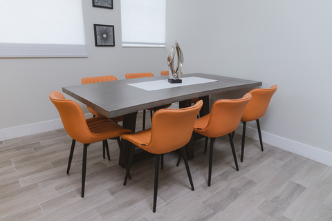Conference Room (6-8 people) 