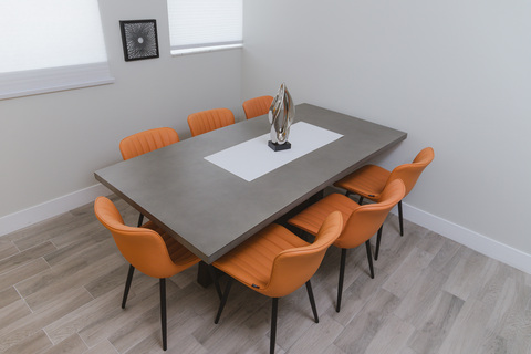 Conference Room (6-8 people) 