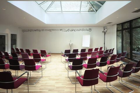 The Meeet Pavillon: Large training room, conference room, and workshop area with class