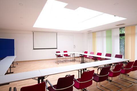 The Meeet Pavillon: Large training room, conference room, and workshop area with class